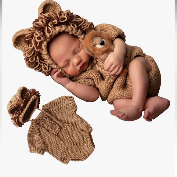 Newborn Crochet Lion Costume with Tights and Bodysuit - Picture 5 of 11
